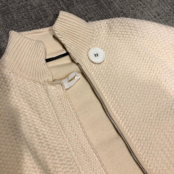 Chic cashmere sweater cape - Picture 2 of 3